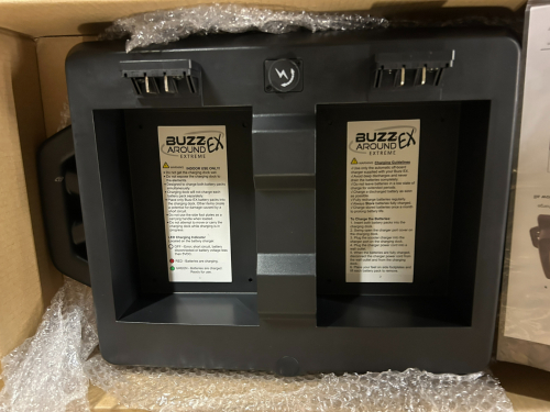 (1) GOLDEN TECHNOLOGIES BUZZ AROUND EX CHARGING DOCK