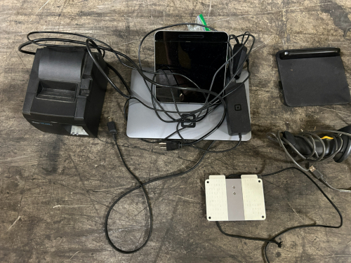 (1) LOT OF SQUARE POS SYSTEM AS SHOWN
