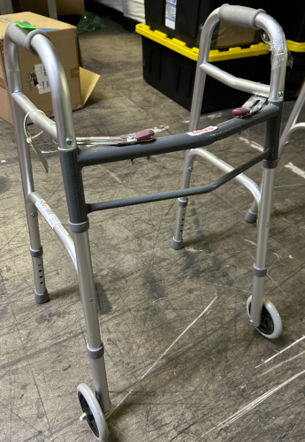 (1) FOLDABLE WALKER