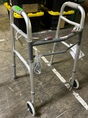 (1) FOLDABLE WALKER