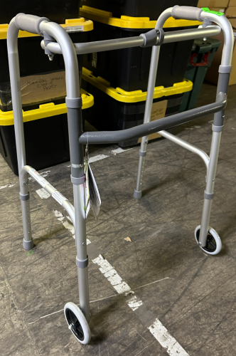 (1) FOLDABLE WALKER