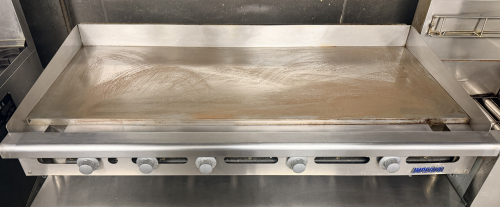IMPERIAL60" FIVE BURNER THERMOSTATIC FLAT TOP RANGE.