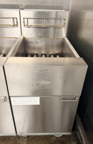 DEAN 75 LB. GAS DEEP FRYER ( CLEAN )