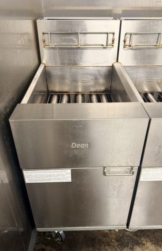 DEAN 75 LB. GAS DEEP FRYER ( CLEAN )