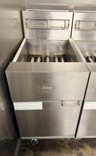 DEAN 75 LB. GAS DEEP FRYER ( CLEAN )