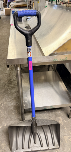 HEAVY DUTY SNOW SHOVEL