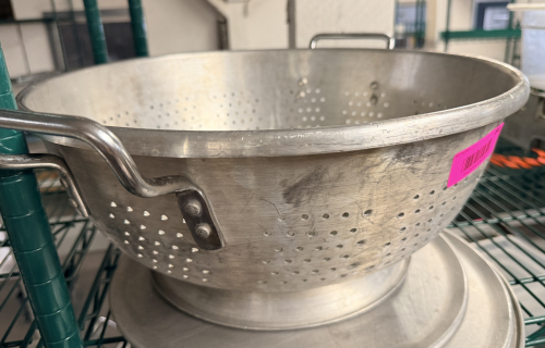 ALUMINUM COLANDER.