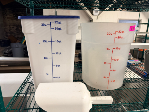 (2) 22 QT PLASTIC CONTAINERS W/ LIDS
