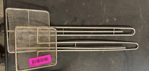 (2) MESH WIRE SCOOPS
