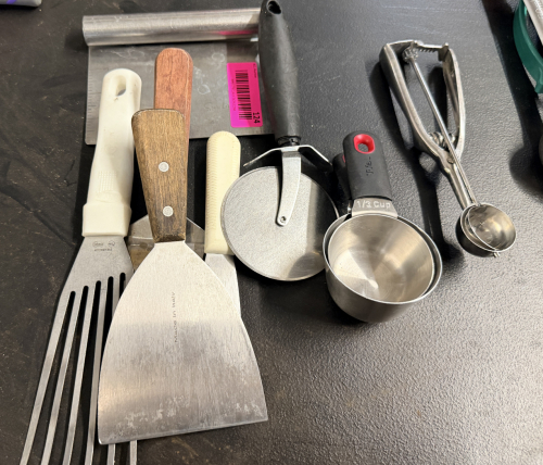 (1) LOT OF ASSORTED UTENSILS