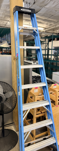 WERNER 8' FIBERGLASS LADDER.