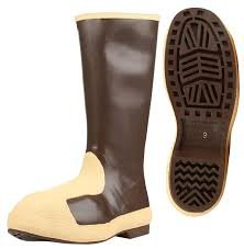(1) PAIR OF STEEL TOE RUBBER BOOTS