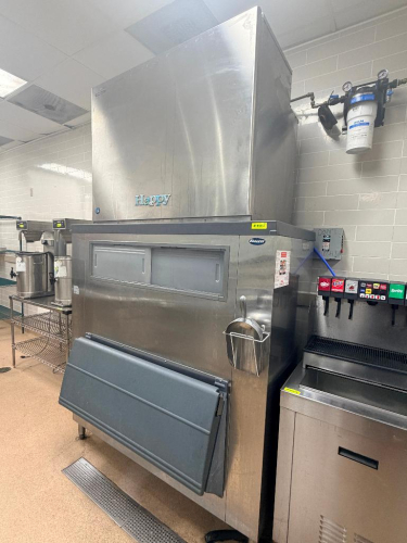 HOSHIZAKI 2200 LB. REMOTE COOLED ICE HEAD W/ FOLLET STORAGE BIN.