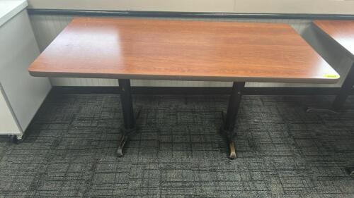 (1) DINNING TABLE