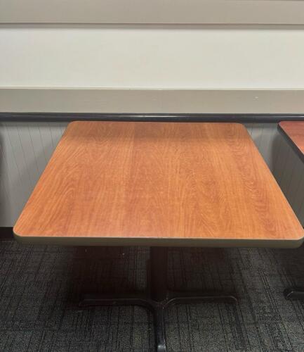 (1) DINNING TABLE