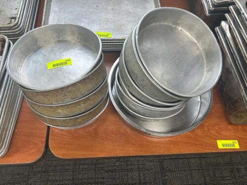 (1) LOT OF ASSORTED CAKE PANS