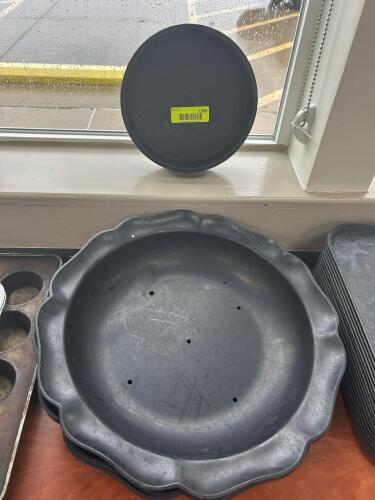(1) LOT OF ASSORTED PLASTIC SMALL WARES