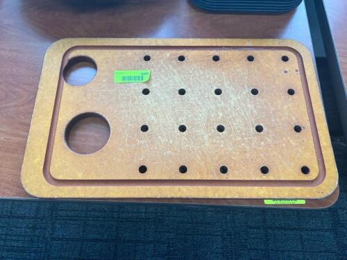 (1) LARGE CUTTING BOARD