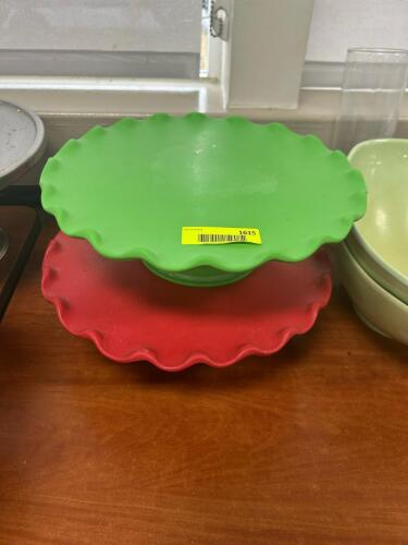 (2) CAKE STANDS AND (2) BOWLS