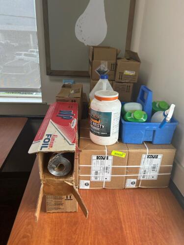 (1) LARGE LOT OF ASSORTED CLEANING SUPLIES