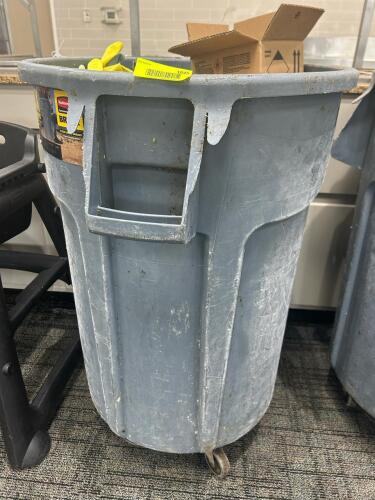 (1) BRUTE TRASH CAN ON WHEELS