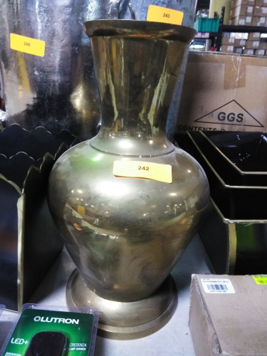 (1) VINTAGE VASE