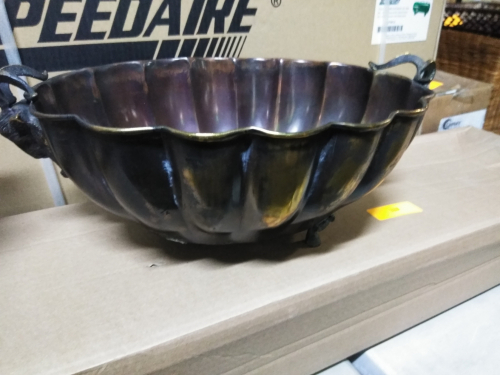 (1) TABLE PIECE DECOR