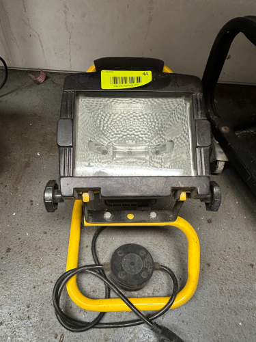 (1) WORK LIGHT