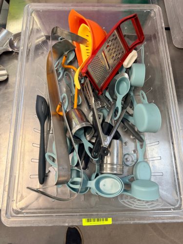 (1) LOT OF ASSORTED UTENSILS W/ PLASTIC CONTAINER.