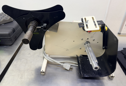 ELECTRIC LABEL APPLICATOR/DISPENSER MACHINE WITH ADJUSTABLE SENSOR ASSEMBLY, LABEL REEL HOLDERS, AND METAL FRAME