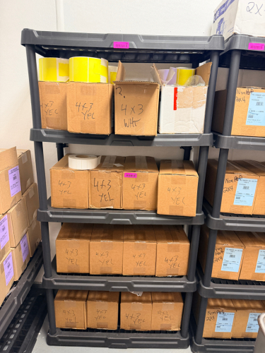 36" FIVE TIER PLASTIC SHELVING UNIT. ( CONTENTS ARE NOT INCLUDED )