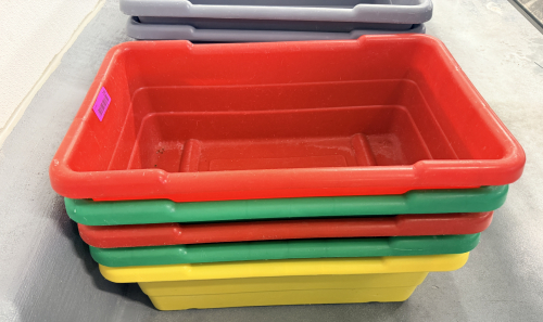 (5) TOTER 2000 PLASTIC LUGS. NO LIDS