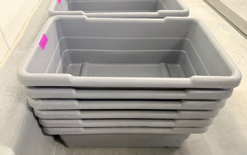 (6) TOTER 2000 PLASTIC LUGS. NO LIDS