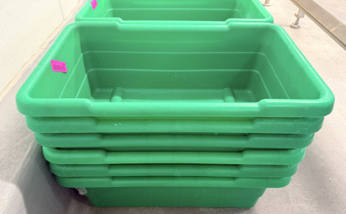 (6) TOTER 2000 PLASTIC LUGS. NO LIDS