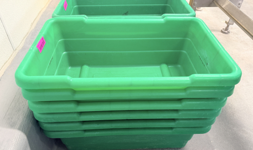 (6) TOTER 2000 PLASTIC LUGS. NO LIDS