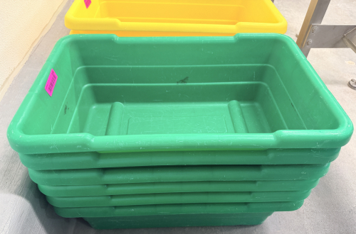 (6) TOTER 2000 PLASTIC LUGS. NO LIDS