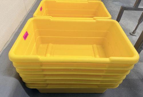 (12) TOTER 2000 PLASTIC LUGS. NO LIDS