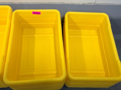(12) TOTER 2000 PLASTIC LUGS. NO LIDS