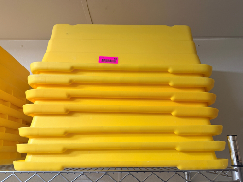 (12) TOTER 2000 PLASTIC LUGS. NO LIDS