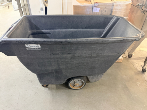 RUBBERMAID HEAVY DUTY BLACK PLASTIC TRASH GONDOLA