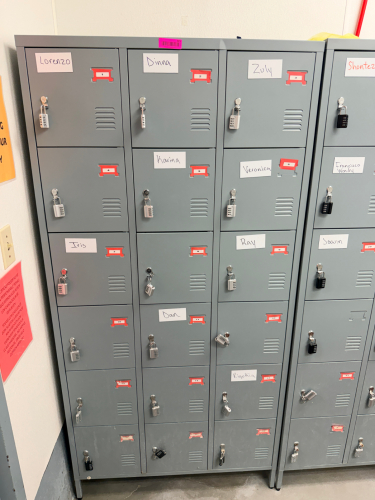 18 GROUP METAL LOCKER SYSTEM