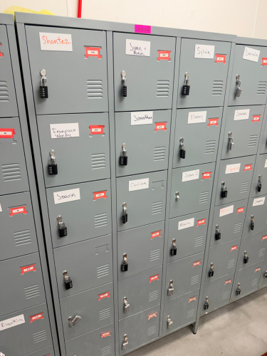 18 GROUP METAL LOCKER SYSTEM
