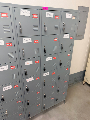 18 GROUP METAL LOCKER SYSTEM