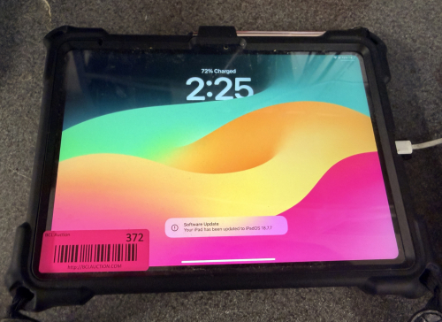 APPLE I PAD W/ PROTECTIVE CASE AND RAPID CHARGER.
