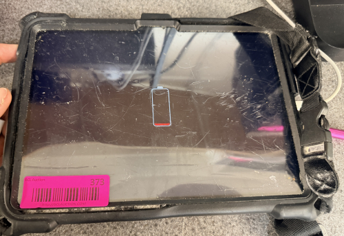 APPLE I PAD W/ PROTECTIVE CASE AND RAPID CHARGER.