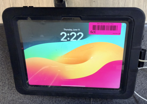 APPLE I PAD W/ PROTECTIVE CASE AND RAPID CHARGER.