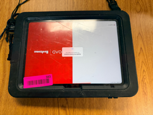 APPLE I PAD W/ PROTECTIVE CASE AND RAPID CHARGER.