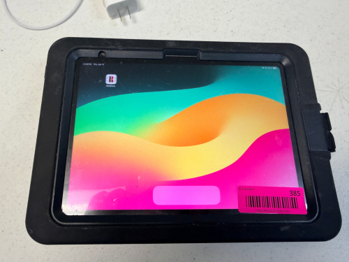 APPLE I PAD W/ PROTECTIVE CASE AND RAPID CHARGER.