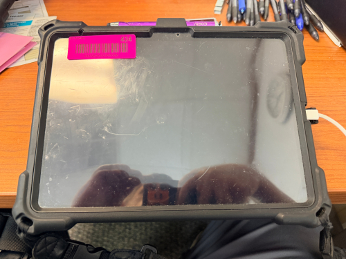 APPLE I PAD W/ PROTECTIVE CASE AND RAPID CHARGER.