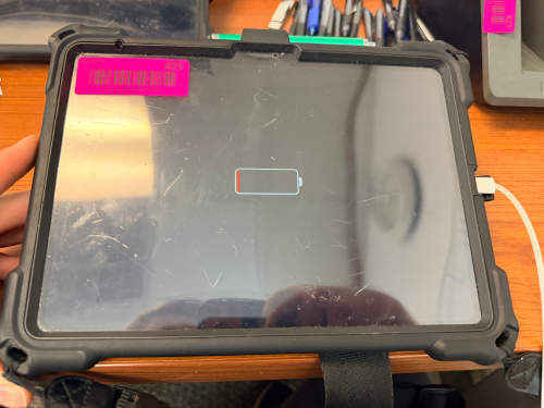 APPLE I PAD W/ PROTECTIVE CASE AND RAPID CHARGER.
